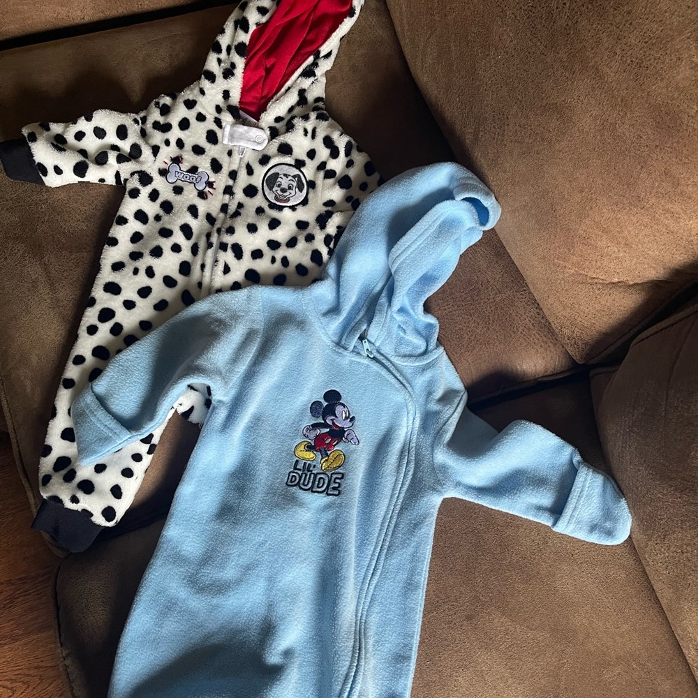 Lot of 2 Disney Baby winter sleepers
Dalmatians and Mickey Mouse 0/3
